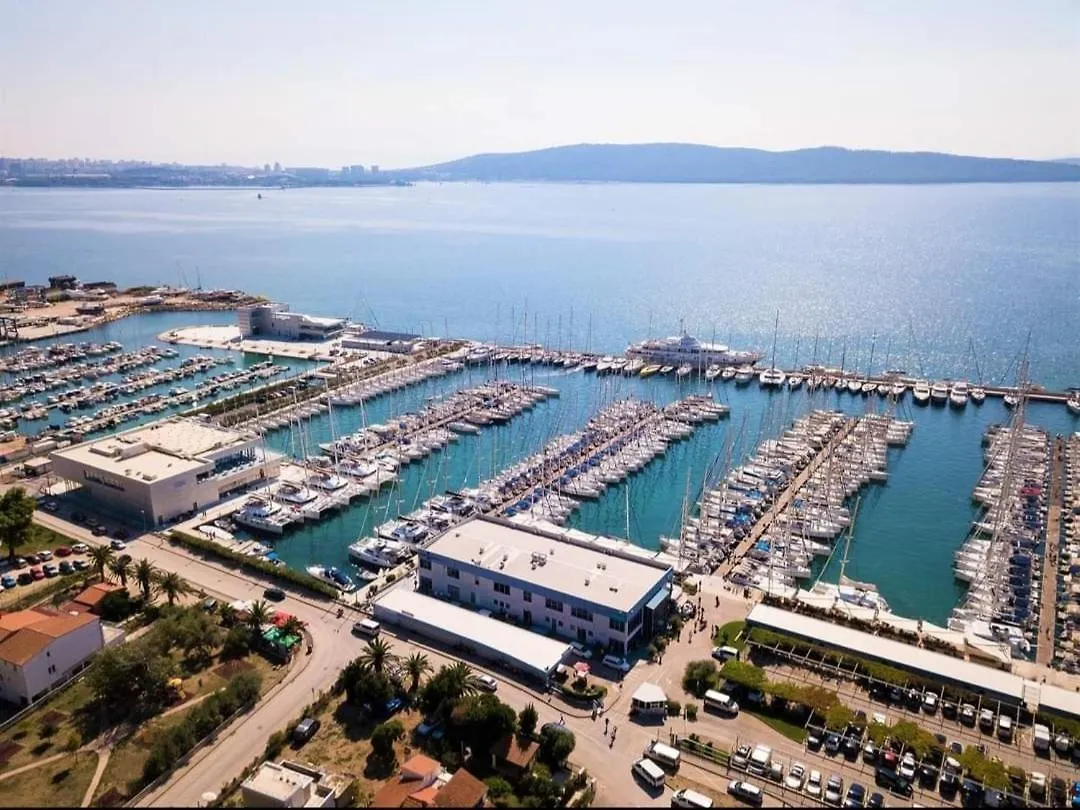 Apartment Palada Kastela 0*,  Croatia